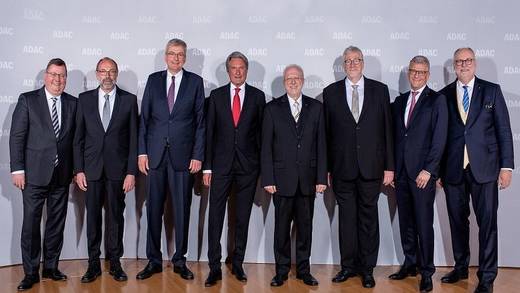 Was fehlt auf diesem Foto? Nicht nur Frauen...