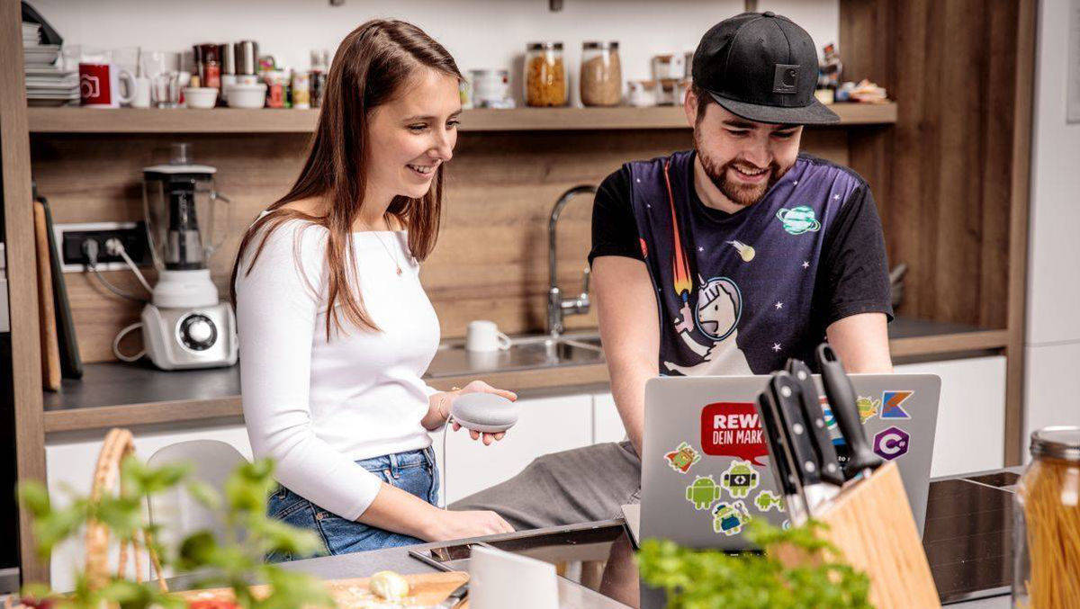 Der Rewe Assistant hilft beim Kochen und füllt die Einkaufsliste per Voice