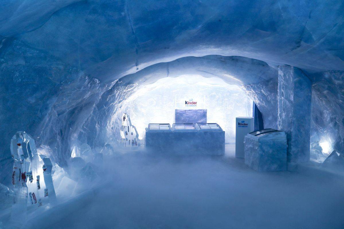 Ein Eisladen, mitten in der Arktis? Nein - es ist der Frozen Store von Unilever, Ferrero und FischerAppelt.