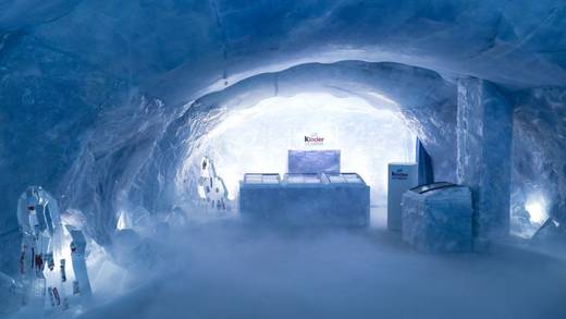 Ein Eisladen, mitten in der Arktis? Nein - es ist der Frozen Store von Unilever, Ferrero und FischerAppelt.