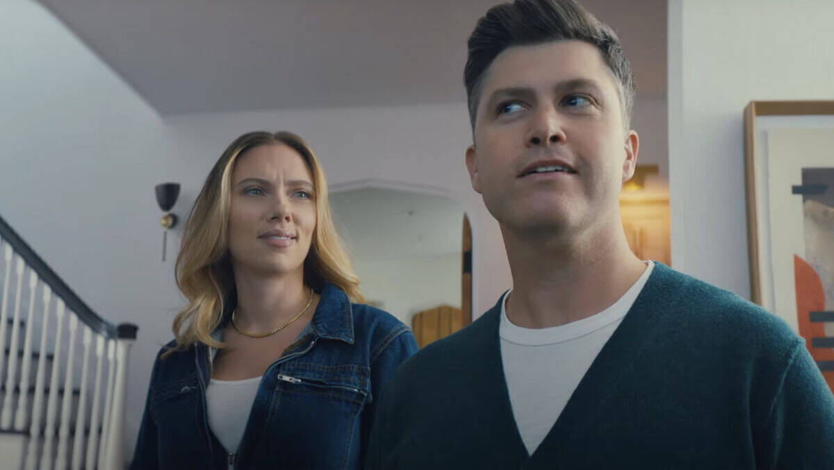 Scarlett Johansson und Ehemann Colin Jost im Super Bowl-Spot von Amazon.